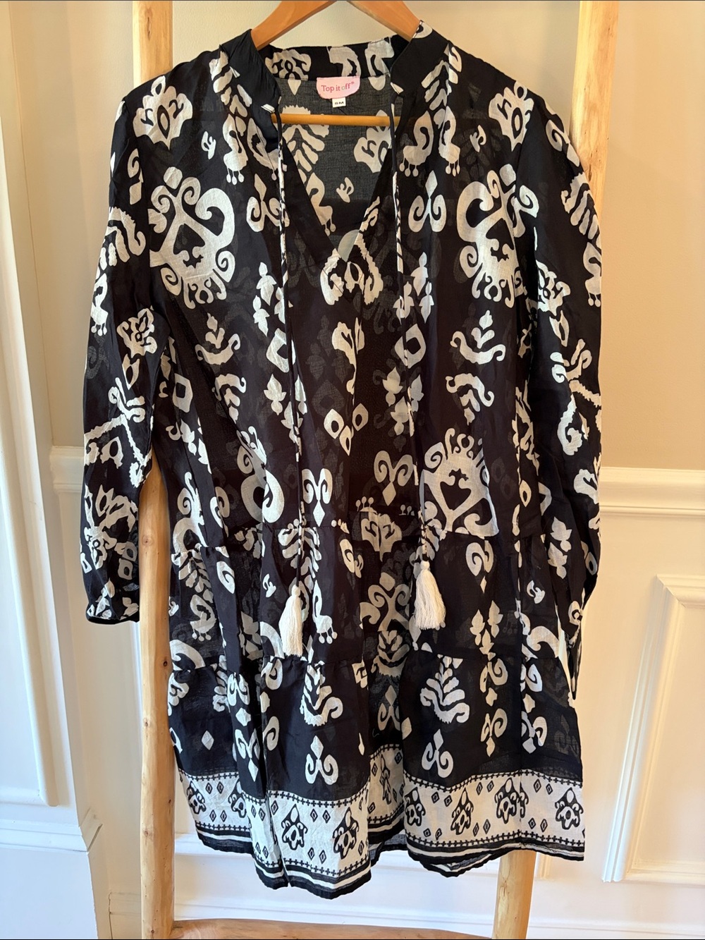 Women's Black & White Printed V-Neck Dress